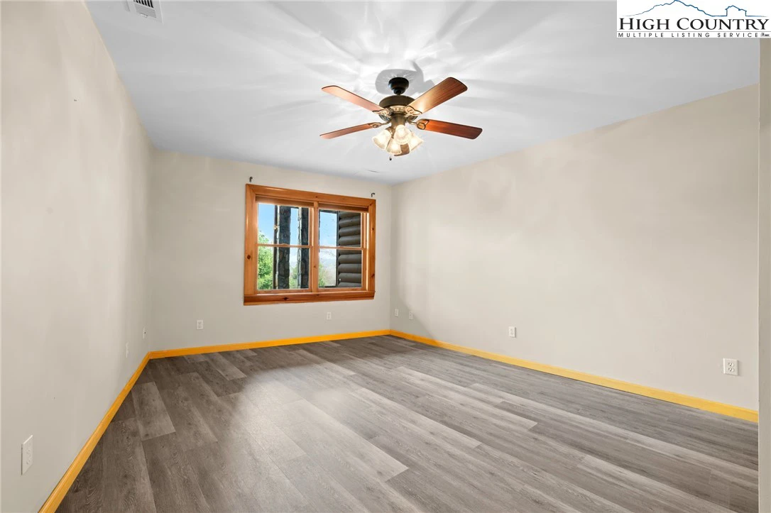 Image number 9 for the current listing