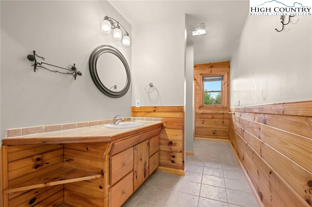 Image number 7 for the current listing