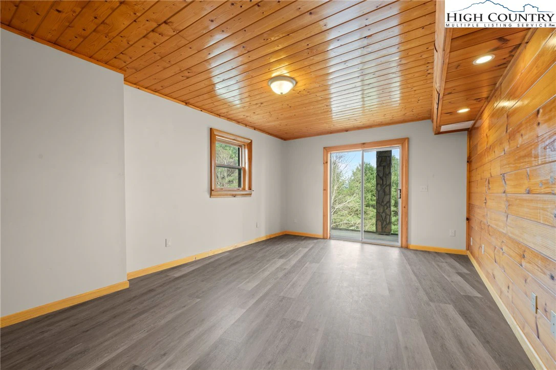 Image number 6 for the current listing