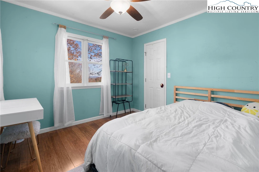Image number 3 for the current listing