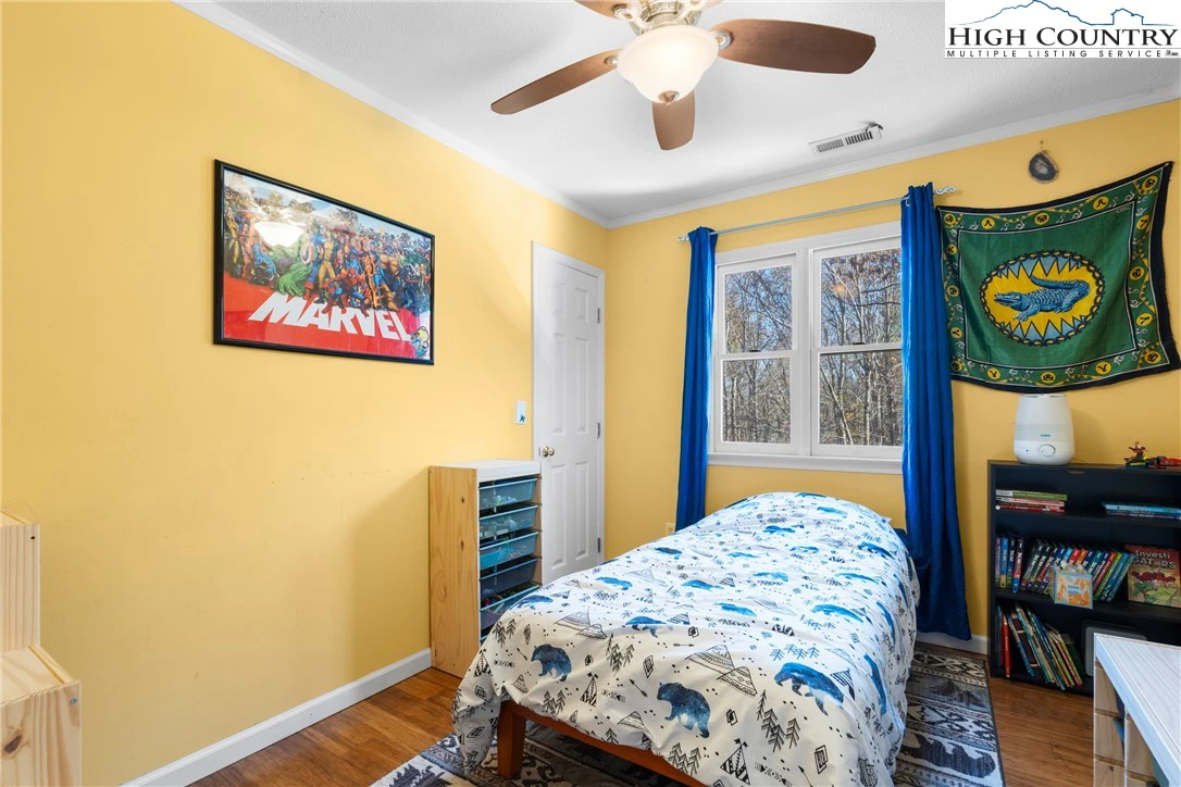 Image number 4 for the current listing