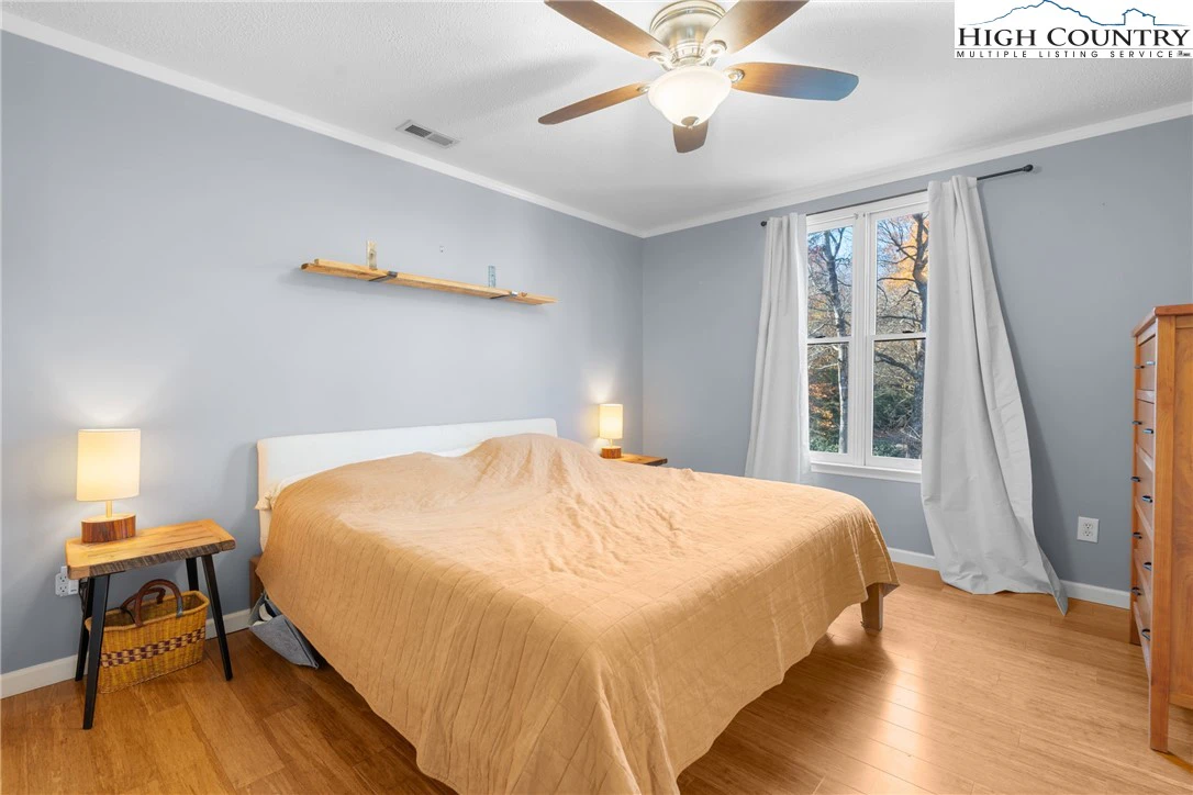 Image number 6 for the current listing
