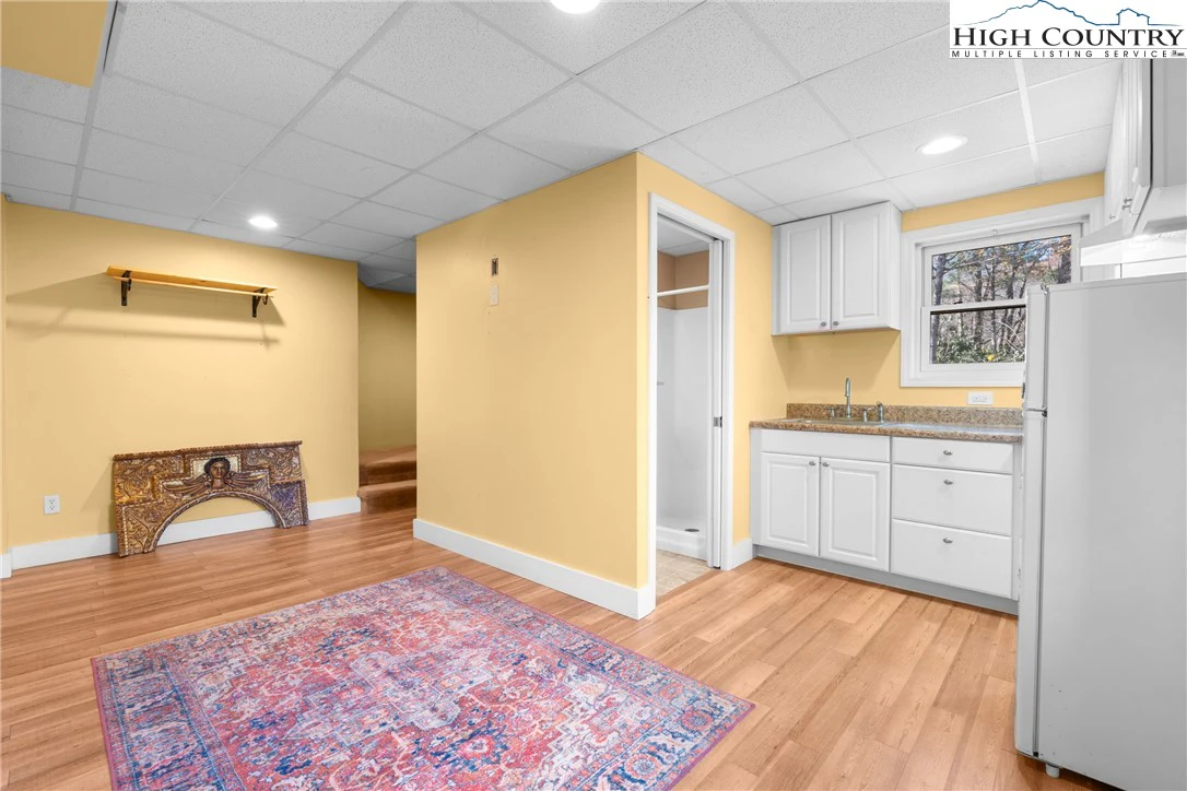 Image number 2 for the current listing