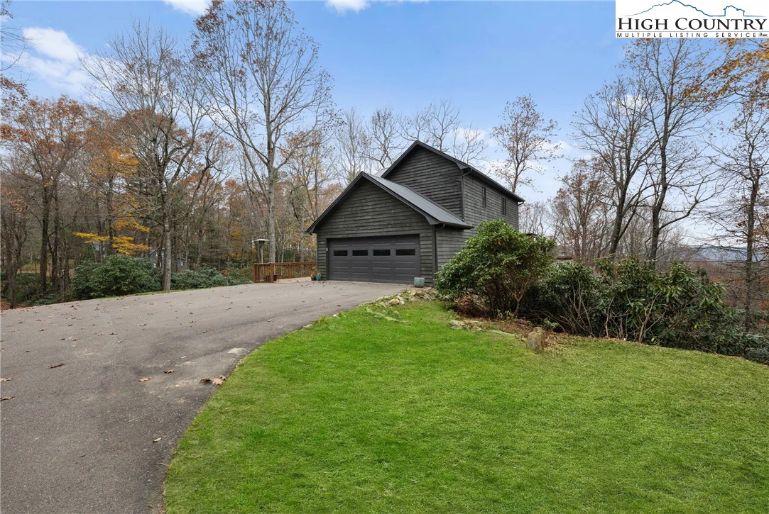 Image number 17 for the current listing