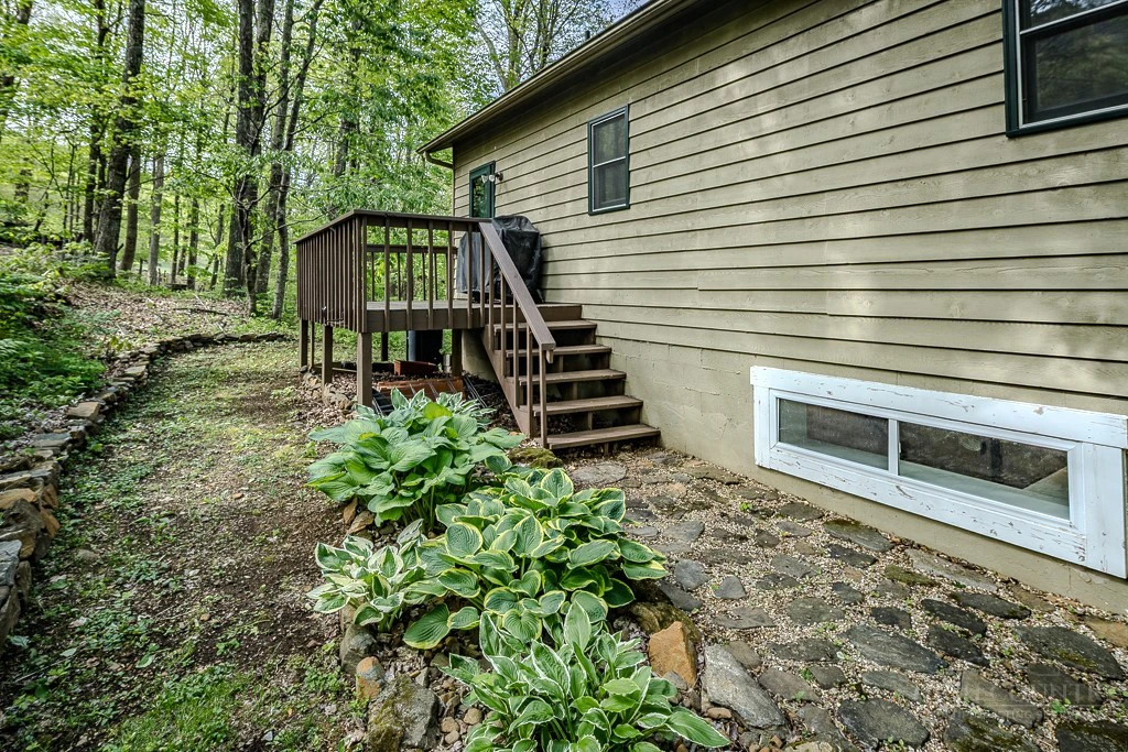 Image number 19 for the current listing