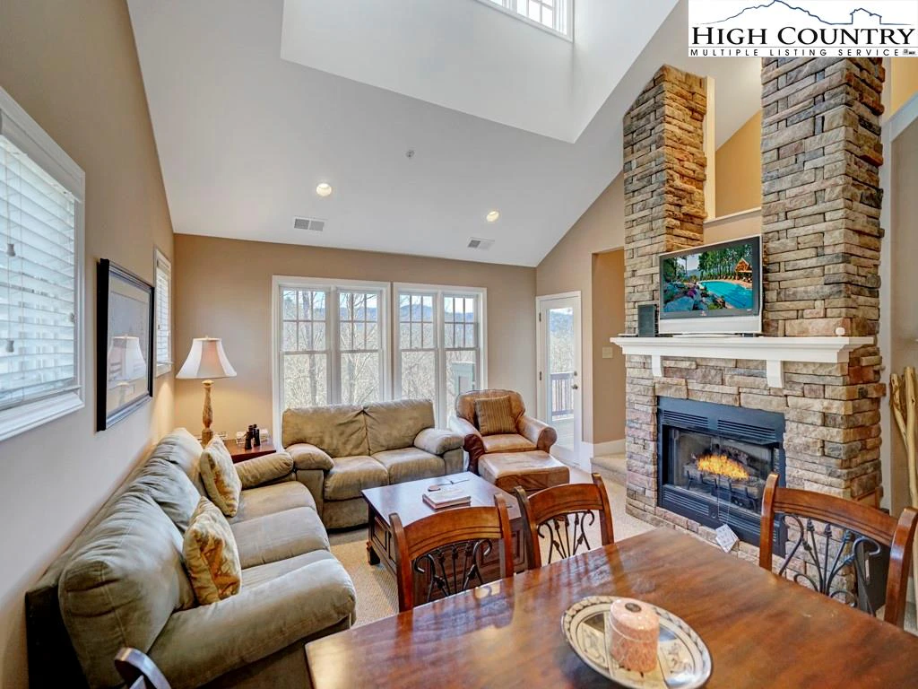 Image number 1 for the current listing