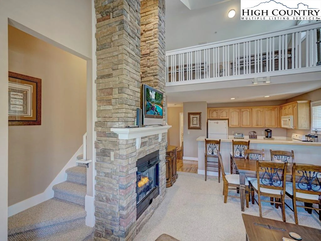 Image number 2 for the current listing