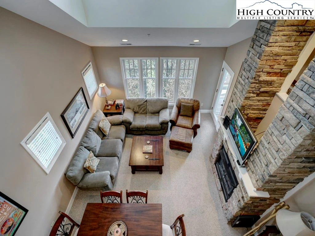 Image number 11 for the current listing