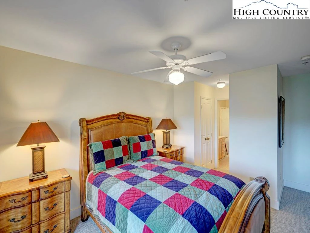 Image number 9 for the current listing