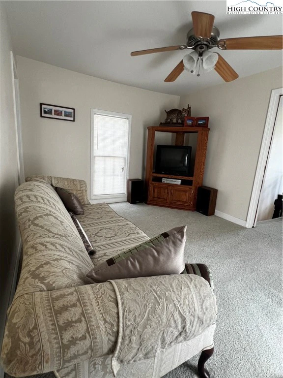Image number 17 for the current listing
