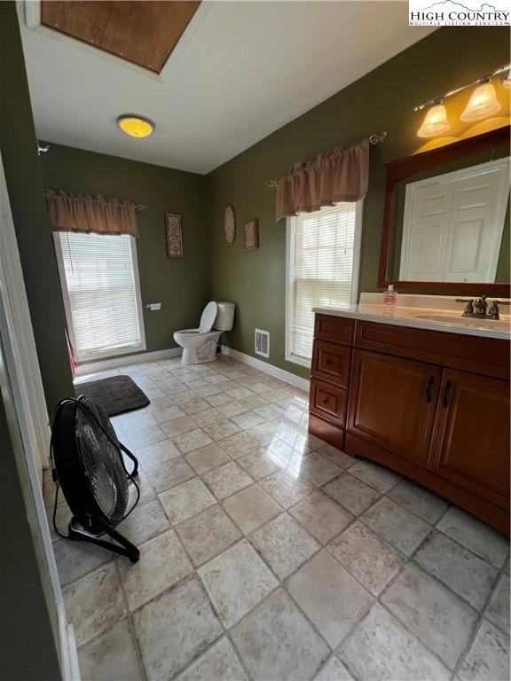 Image number 18 for the current listing