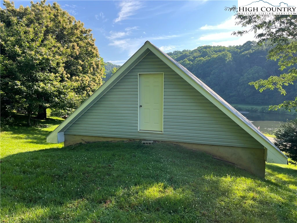 Image number 21 for the current listing