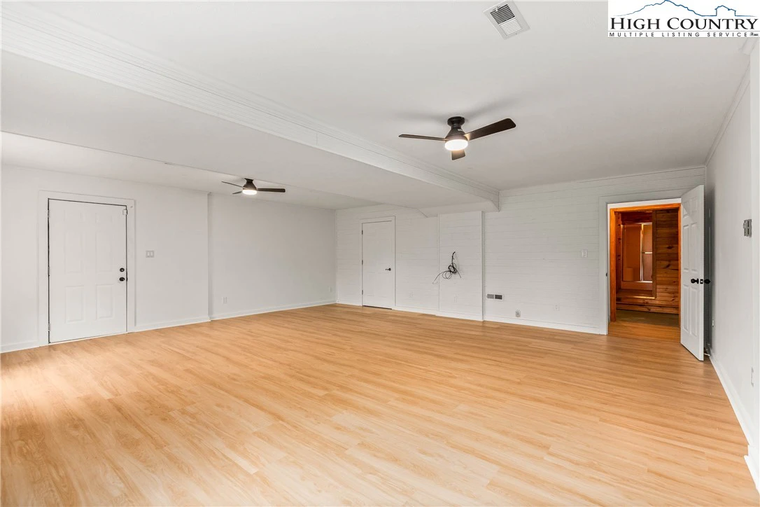 Image number 10 for the current listing