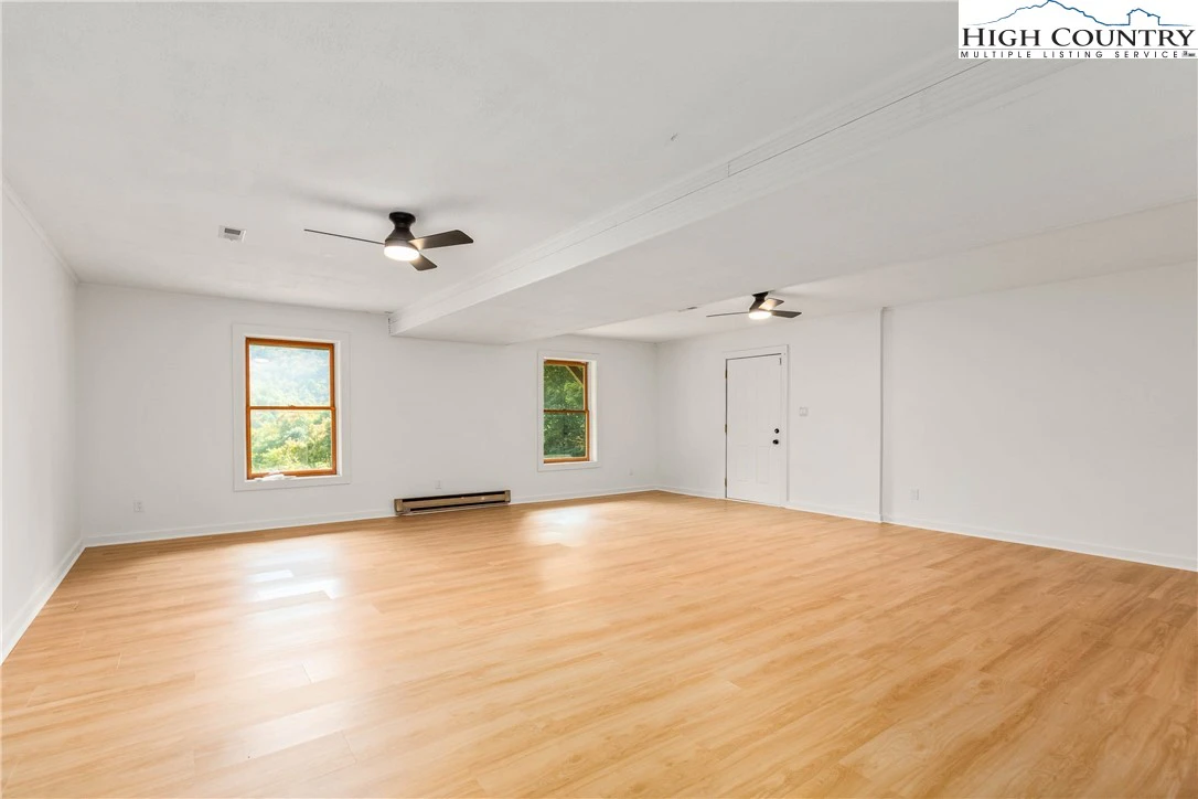 Image number 11 for the current listing
