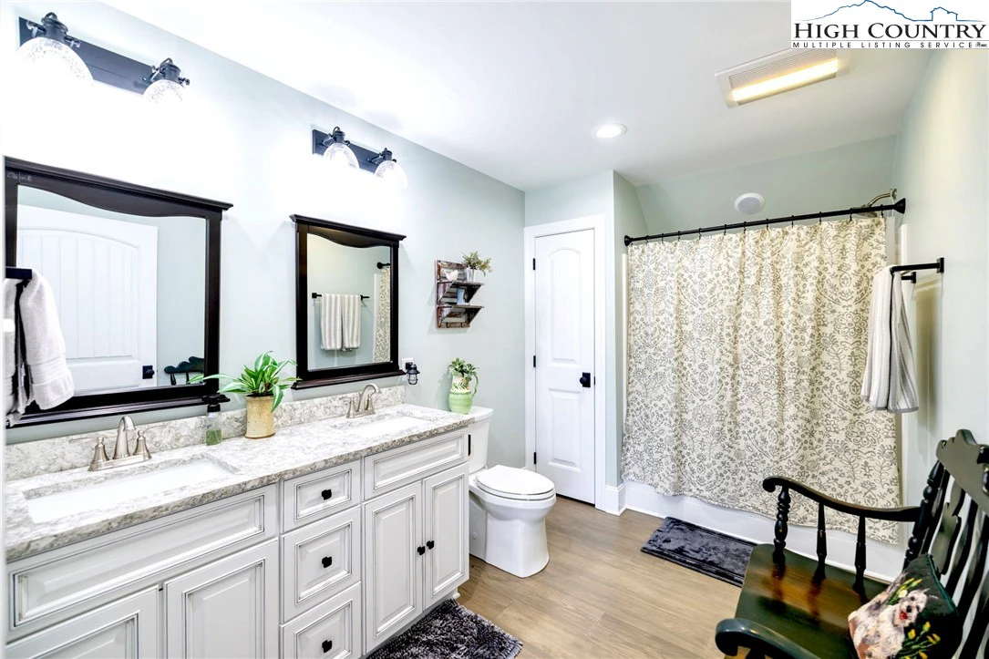Image number 7 for the current listing