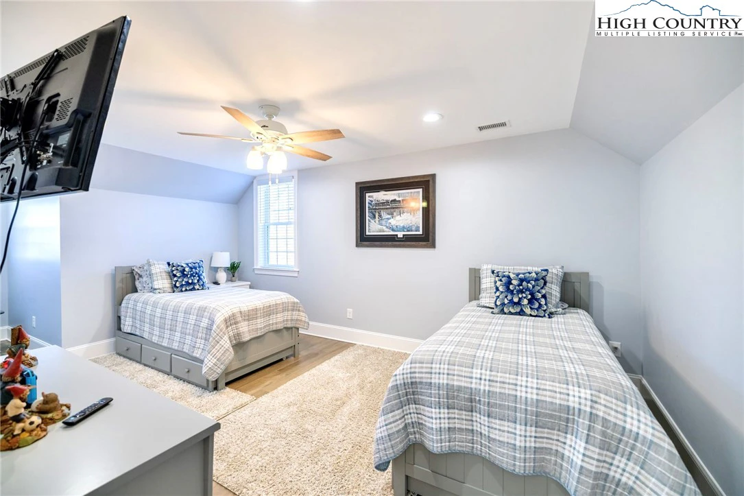 Image number 6 for the current listing