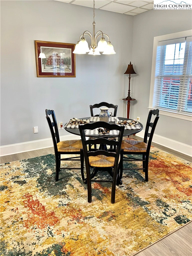 Image number 17 for the current listing