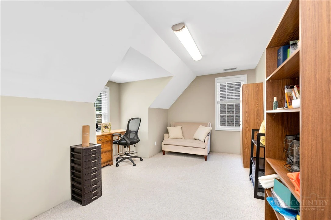 Image number 9 for the current listing