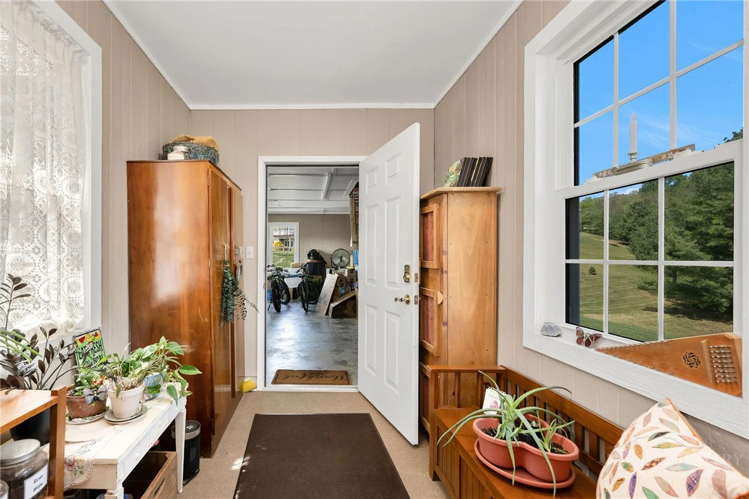 Image number 11 for the current listing