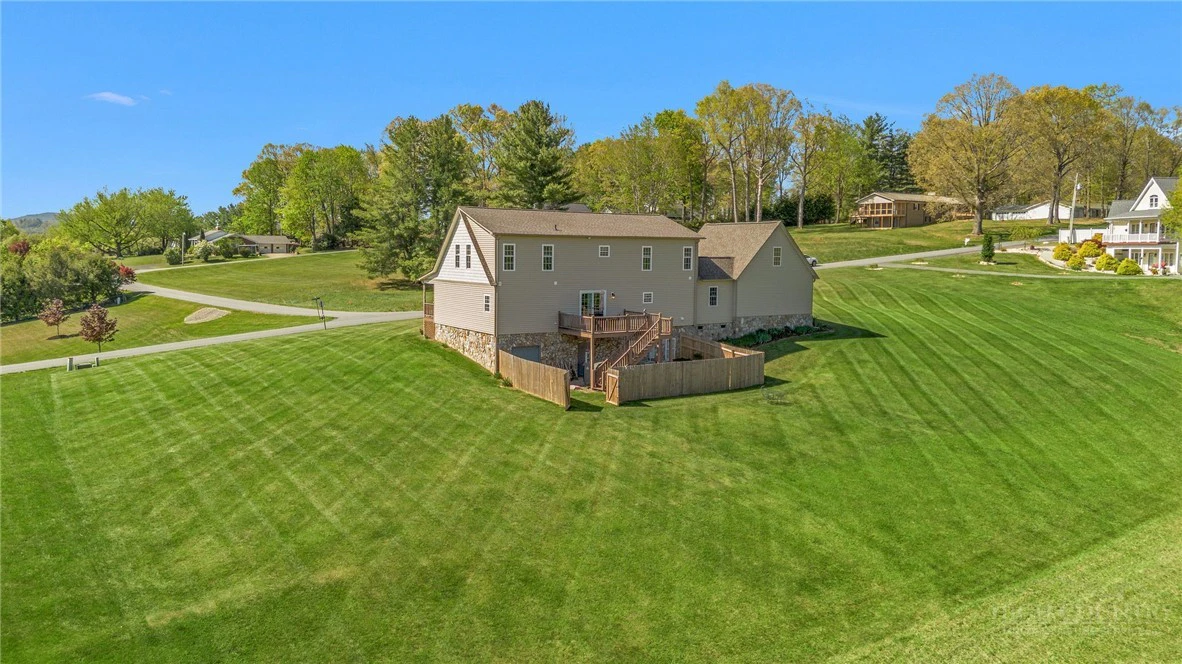 Image number 16 for the current listing