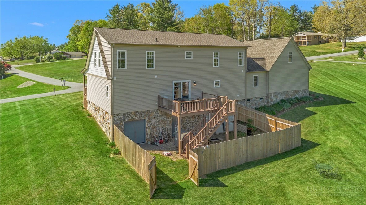 Image number 17 for the current listing