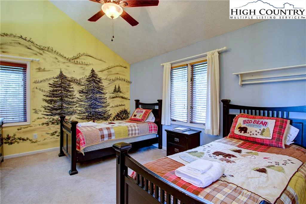 Image number 11 for the current listing