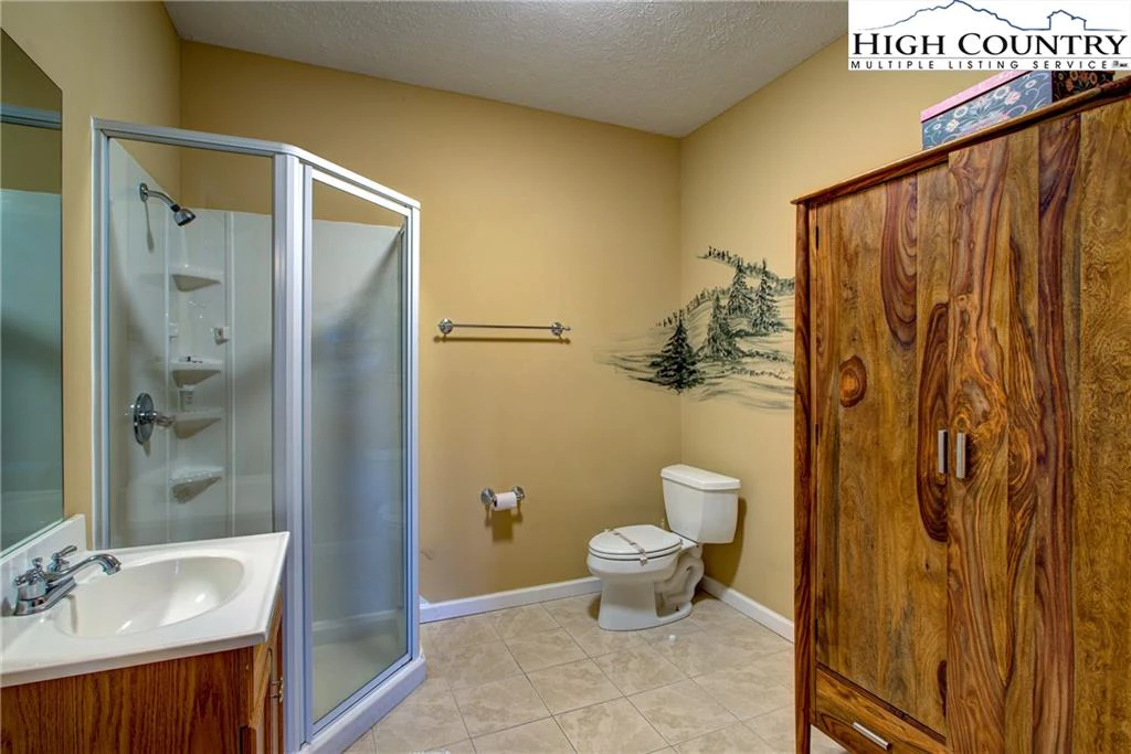 Image number 15 for the current listing