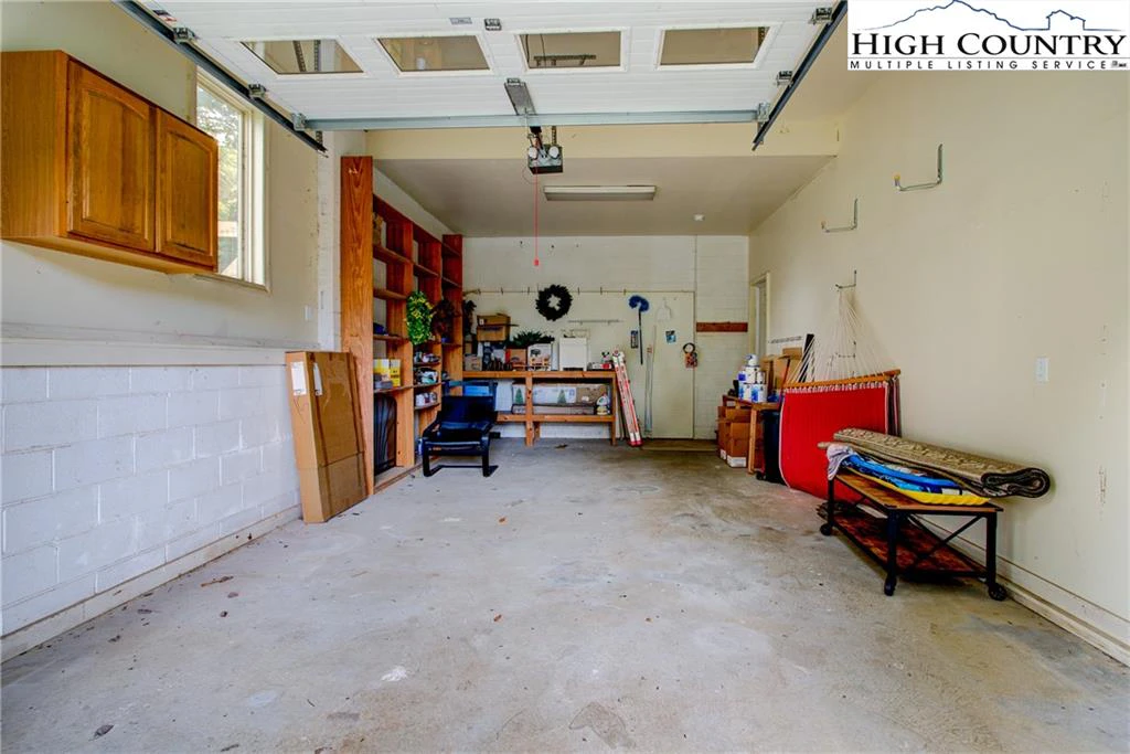Image number 16 for the current listing