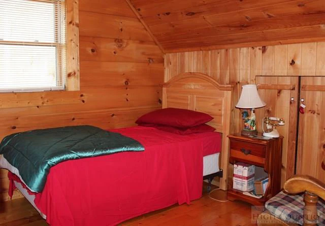 Image number 11 for the current listing
