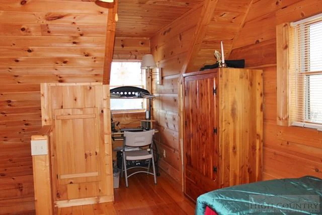 Image number 12 for the current listing