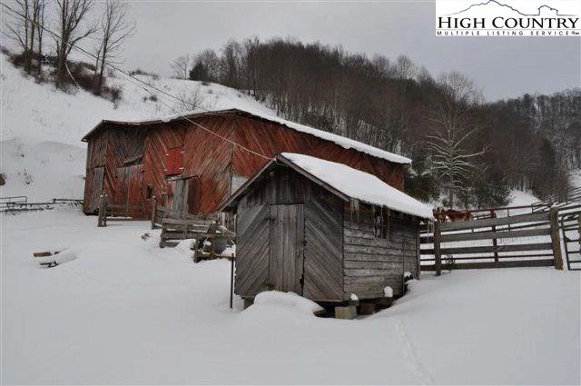 Image number 19 for the current listing