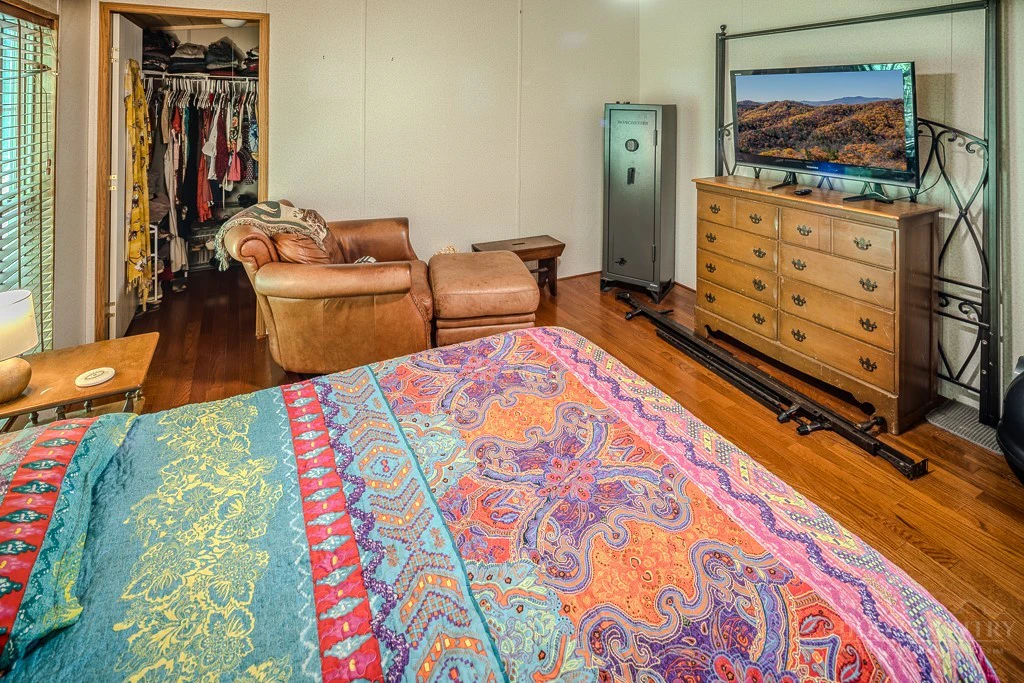 Image number 3 for the current listing