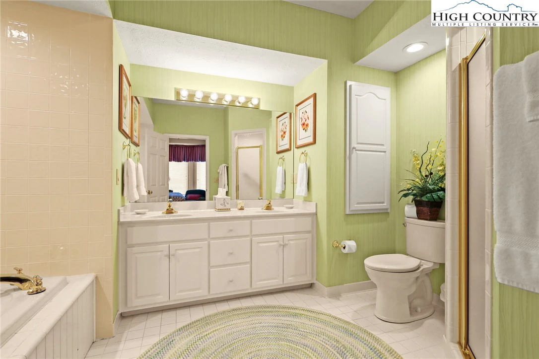 Image number 9 for the current listing