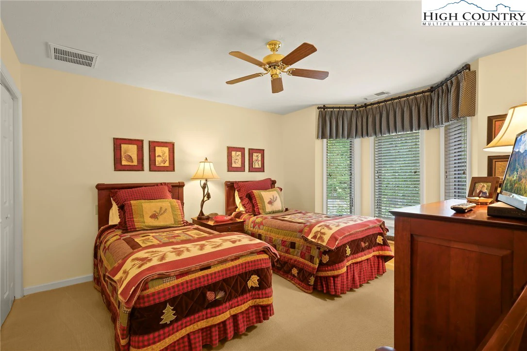 Image number 7 for the current listing
