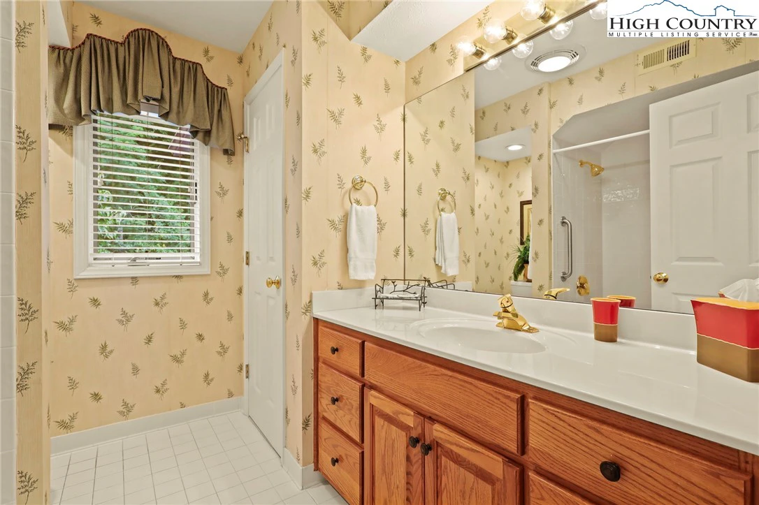 Image number 6 for the current listing