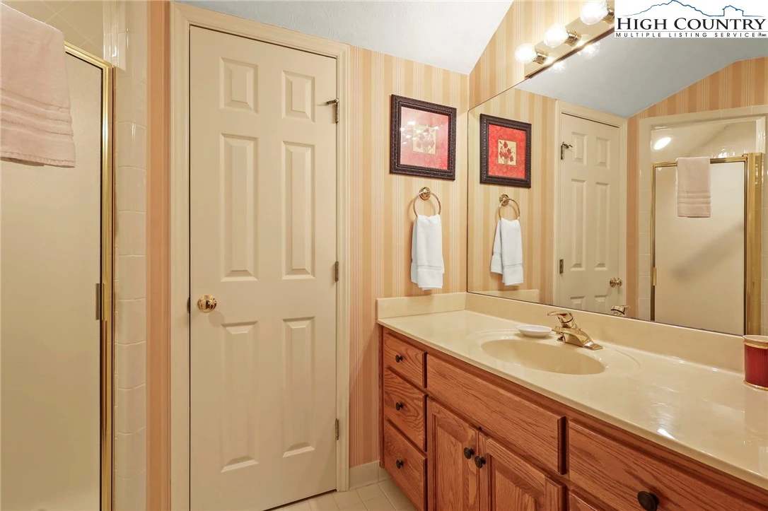 Image number 3 for the current listing