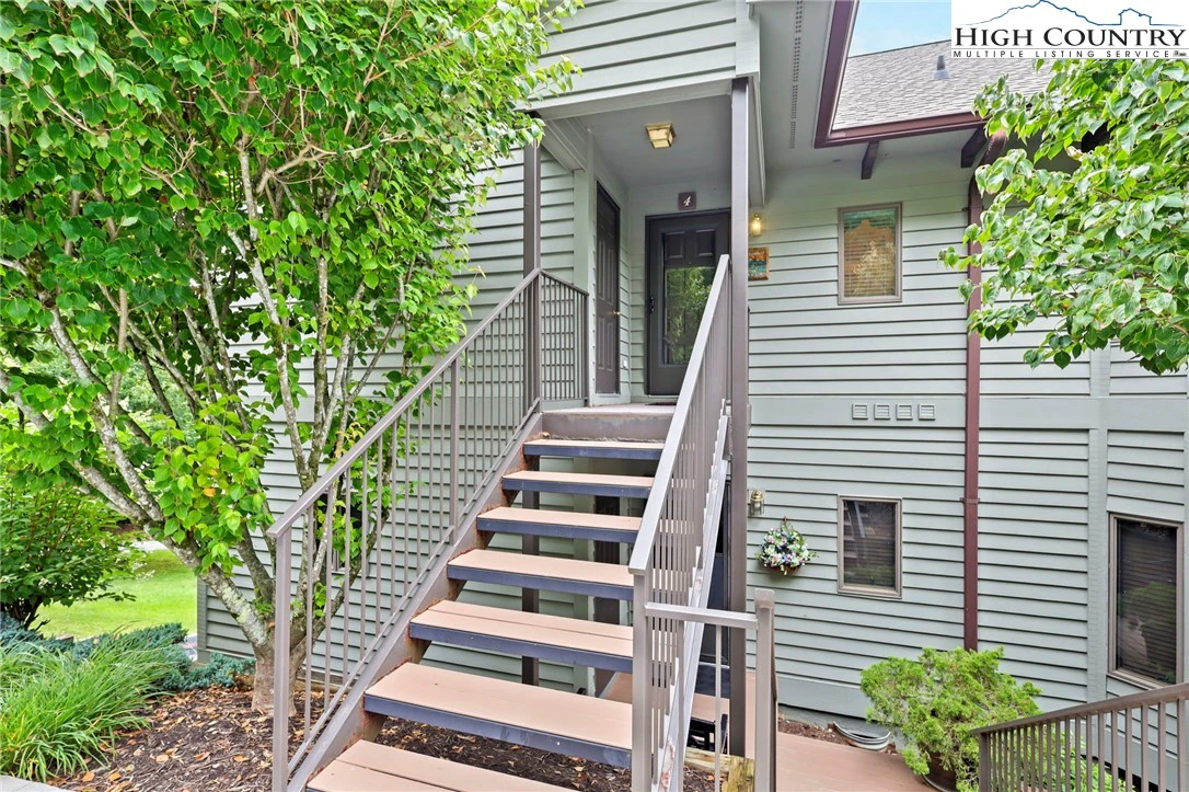 Image number 1 for the current listing