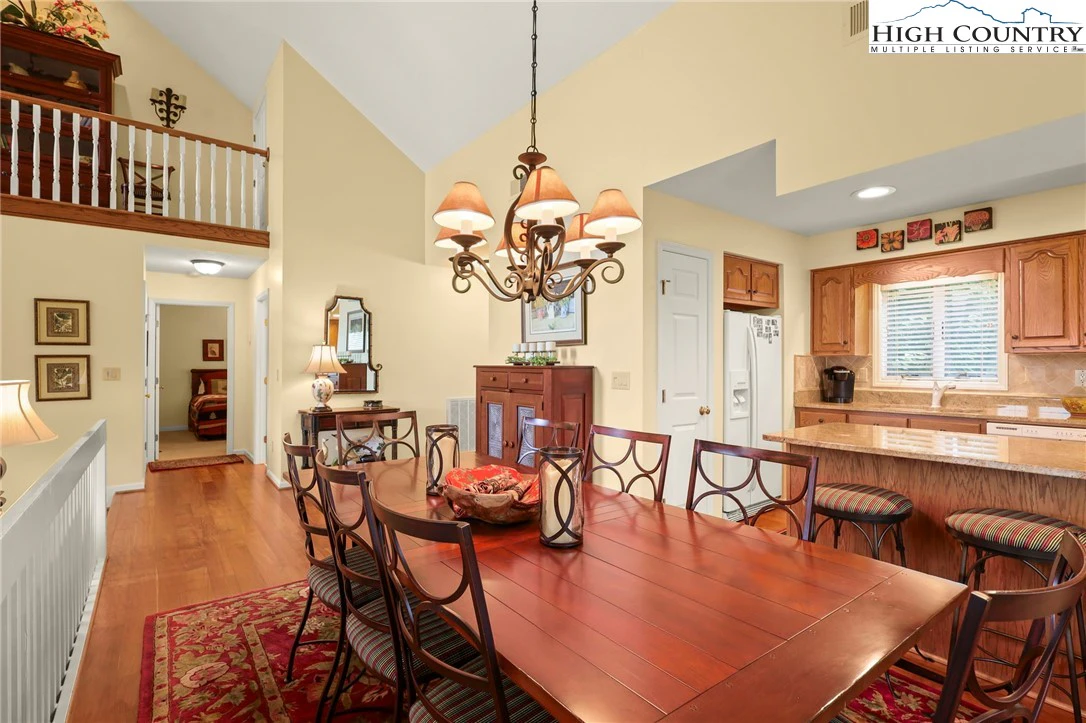 Image number 14 for the current listing