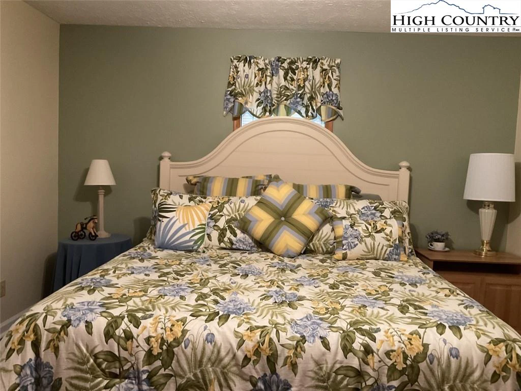 Image number 6 for the current listing