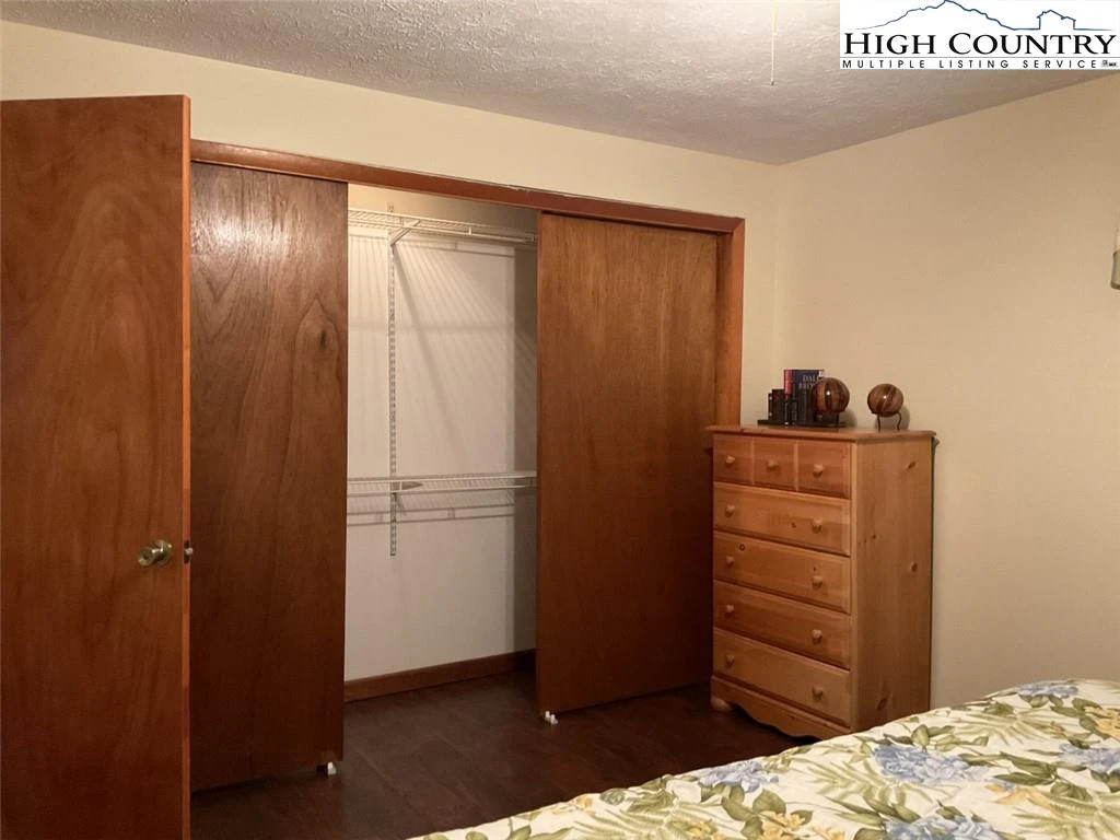 Image number 7 for the current listing