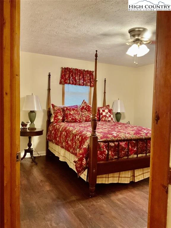 Image number 2 for the current listing