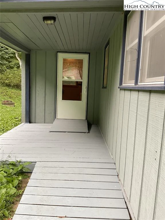 Image number 15 for the current listing