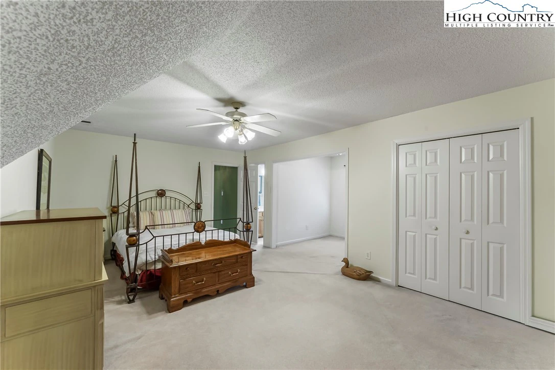 Image number 13 for the current listing