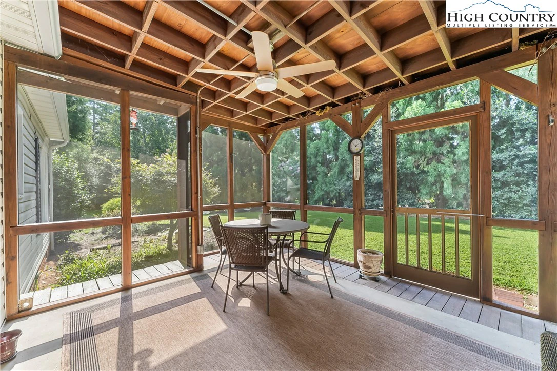 Image number 9 for the current listing