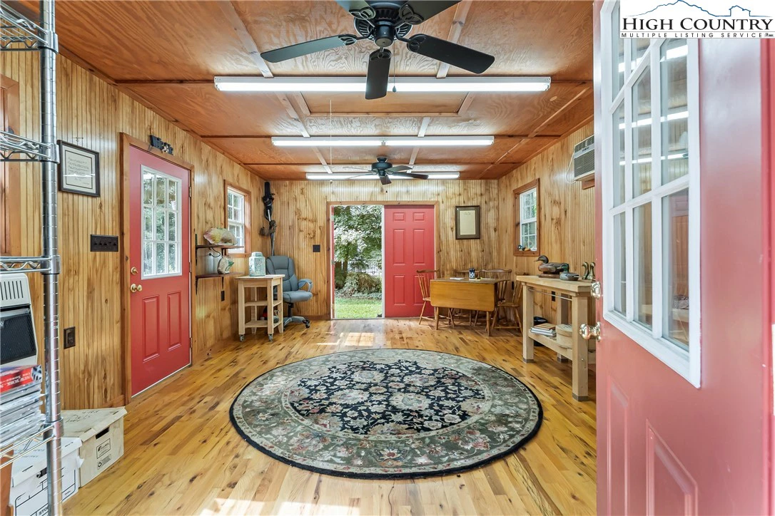 Image number 11 for the current listing