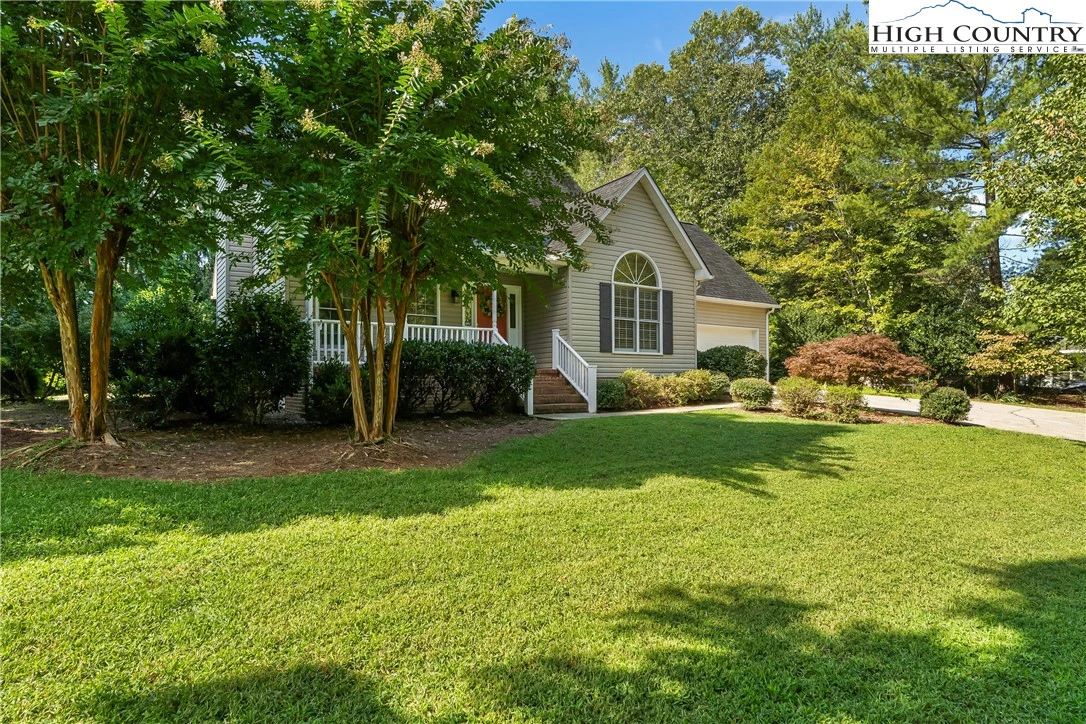 Image number 1 for the current listing