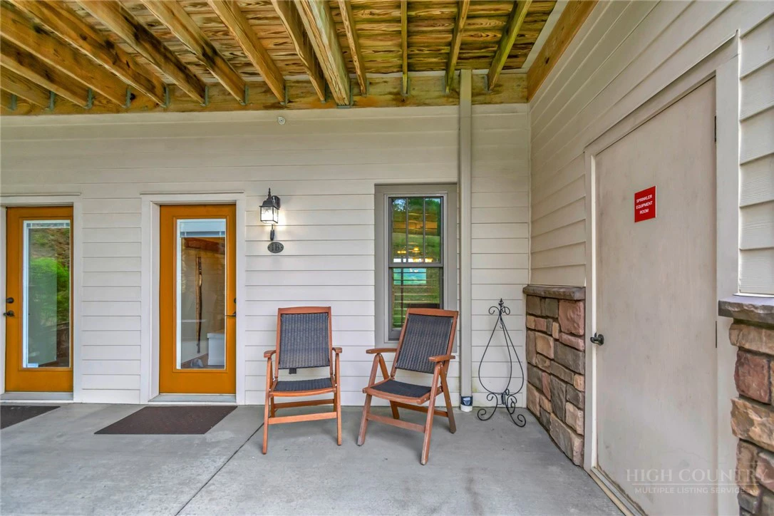 Image number 3 for the current listing