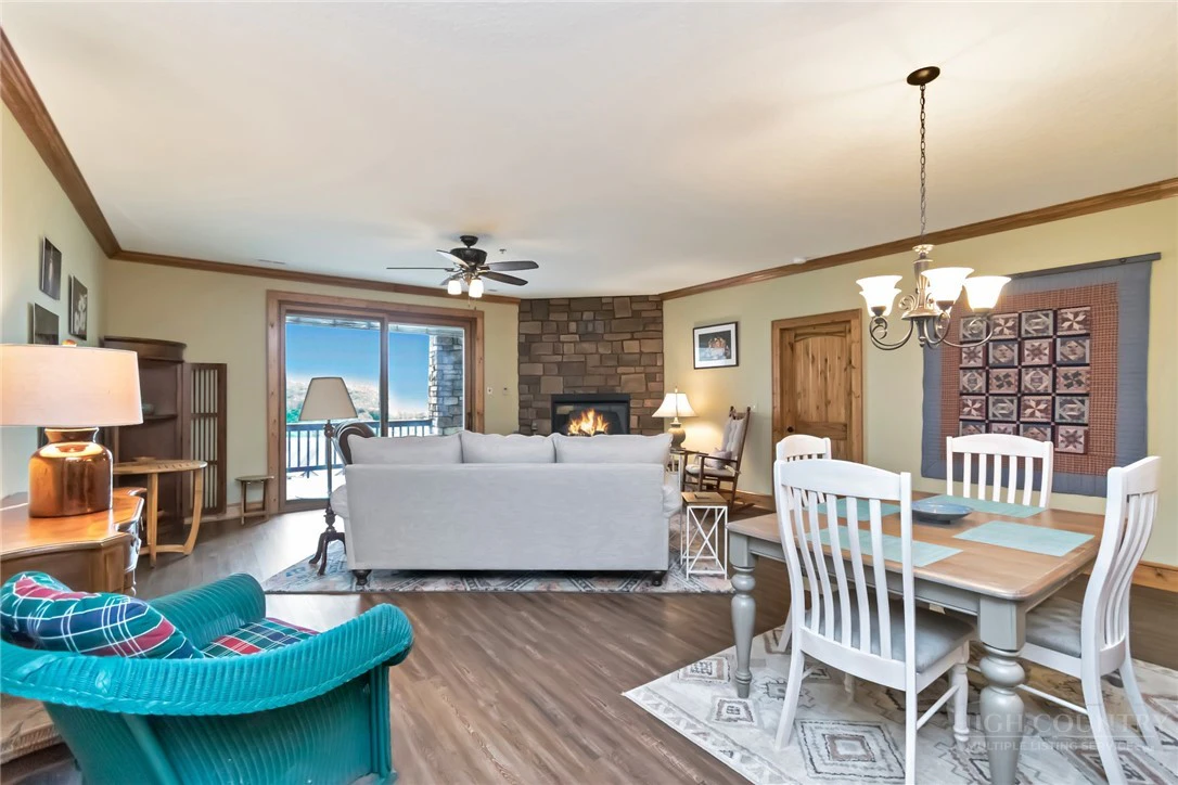 Image number 5 for the current listing