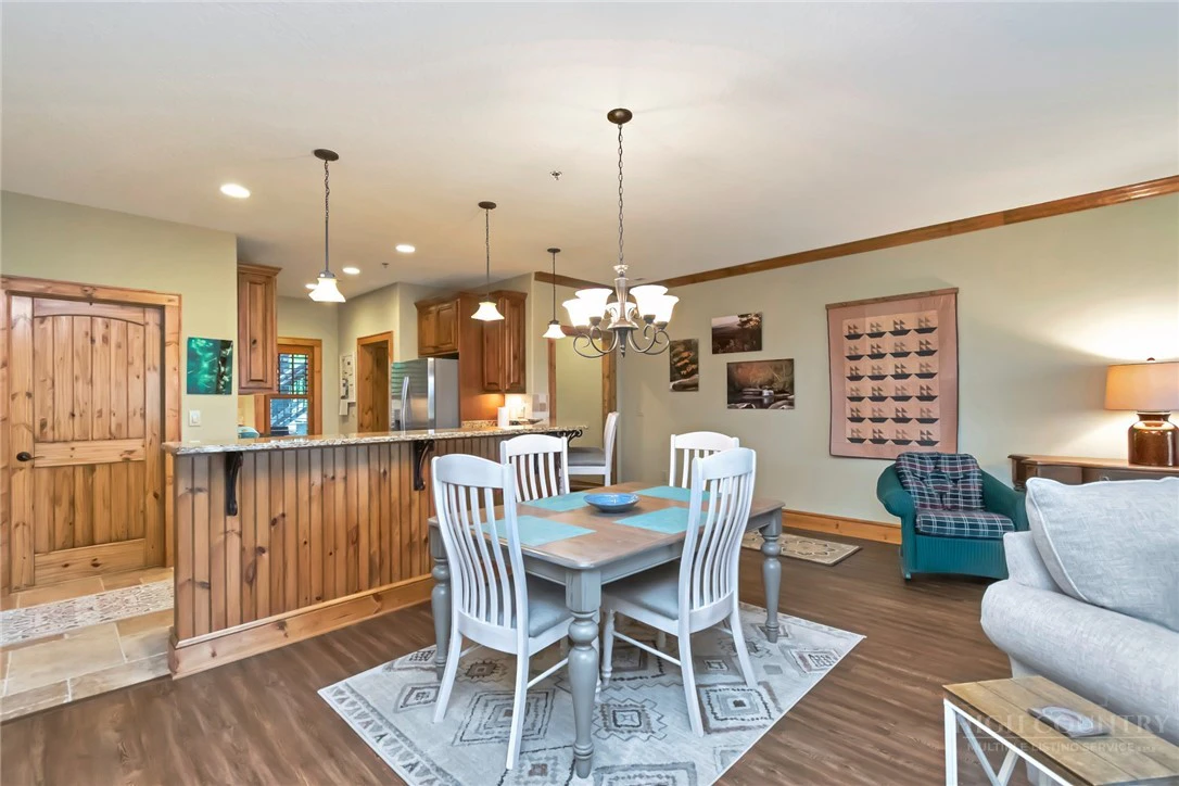 Image number 9 for the current listing