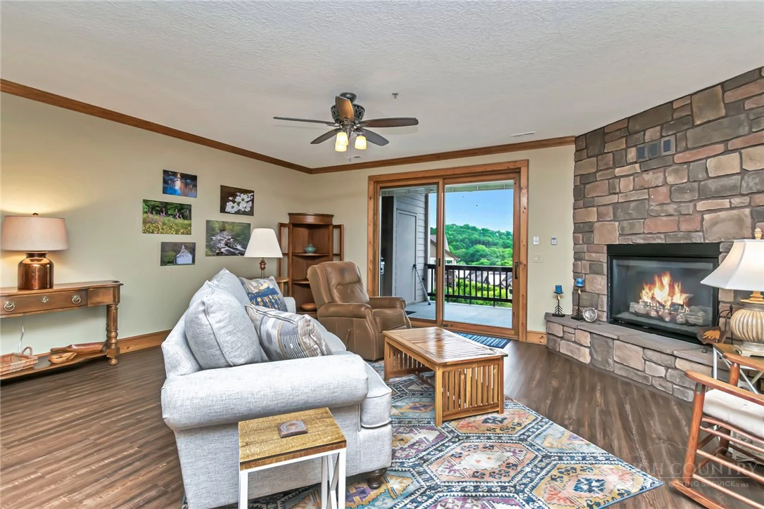 Image number 10 for the current listing